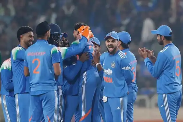 ভারতীয় ক্রিকেটাররা উল্লাসে ভরা, কোহলির সেঞ্চুরির পর. Channel i News - চ্যানেল আই নিউজ