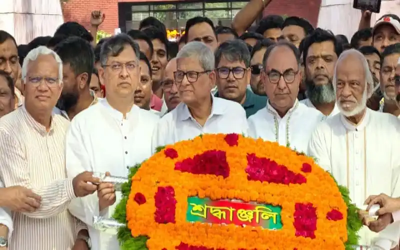 মির্জা ফখরুলের নেতৃত্বে নেতারা ফুলের মালা দিয়ে শহীদ মিনারে শ্রদ্ধা নিবেদন. Channel i News - চ্যানেল আই নিউজ