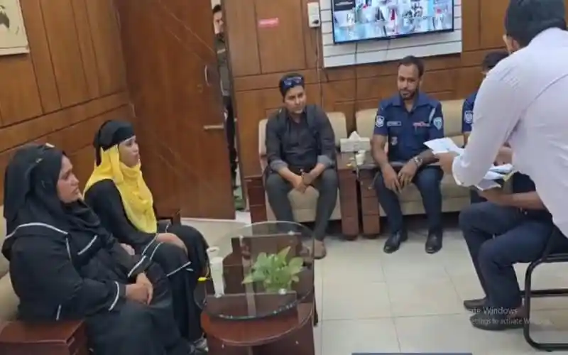 চাঁদপুরে পাসপোর্ট করতে গিয়ে আটক দুই রোহিঙ্গা নারী, পুলিশ ও কর্মকর্তাদের সাক্ষাৎকার।. Channel i News - চ্যানেল আই নিউজ