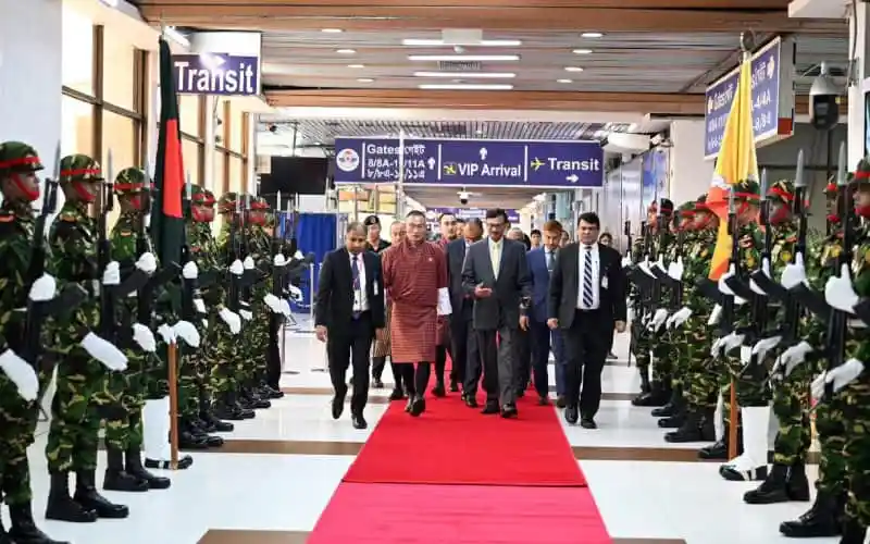 ভুটানের প্রধানমন্ত্রী বাংলাদেশ সফর শেষে ফিরছেন, বিমানবন্দরে স্বাগত।. Channel i News - চ্যানেল আই নিউজ
