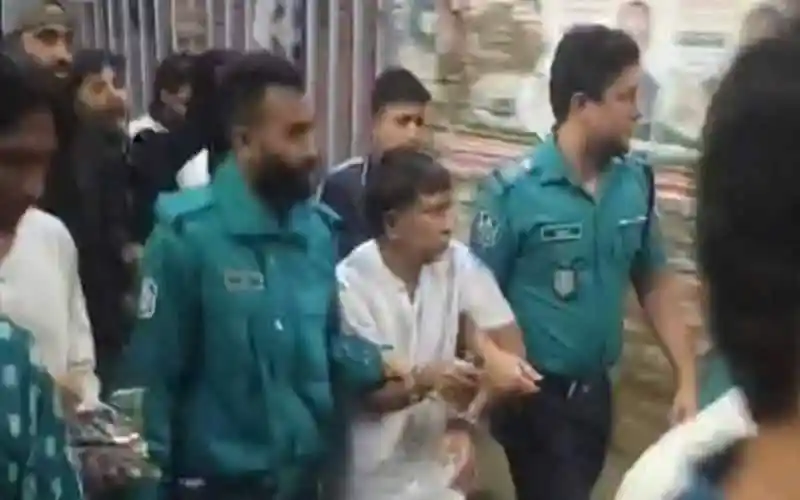 ওয়ার্কার্স পার্টির কেন্দ্রীয় কার্যালয় দখলের অভিযোগের ছবি. Channel i News - চ্যানেল আই নিউজ