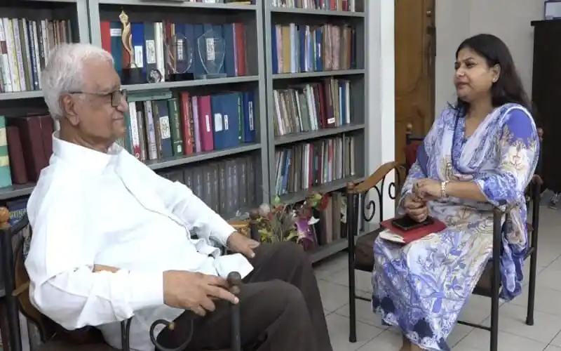 অধ্যাপক সিরাজুল ইসলাম চৌধুরী ও নারী সাক্ষাৎকারের দৃশ্য. Channel i News - চ্যানেল আই নিউজ