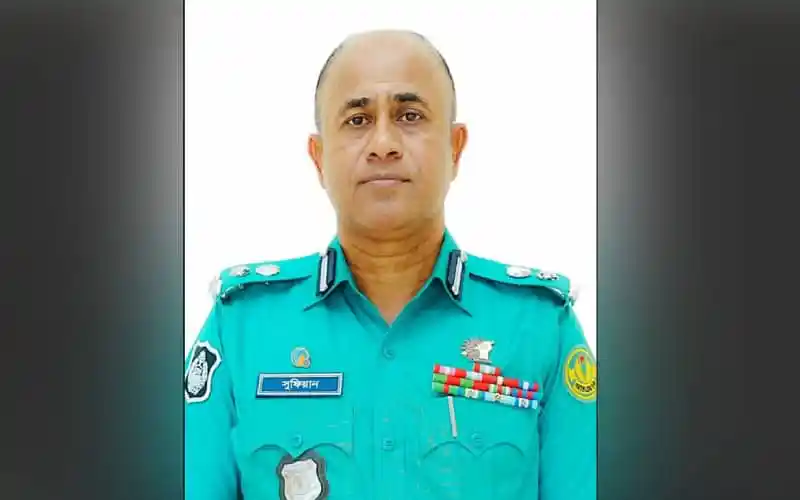 র‌্যাপিড অ্যাকশন ব্যাটালিয়নের পুলিশ কর্মকর্তা ছবি. Channel i News - চ্যানেল আই নিউজ