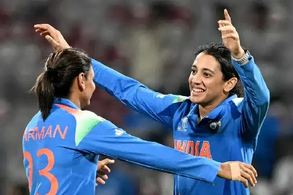 ভারতীয় নারী ক্রিকেটাররা উল্লাসে ভরা আনন্দের মুহূর্তে একে অপরকে শুভেচ্ছা জানাচ্ছেন. Channel i News - চ্যানেল আই নিউজ