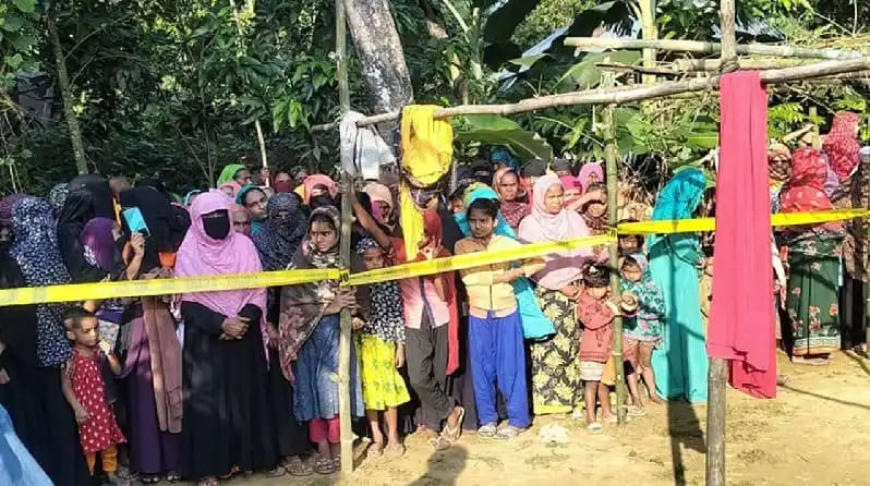 ময়মনসিংহে খুনের ঘটনায় অনেক মানুষ ভিড় করেছে. Channel i News - চ্যানেল আই নিউজ