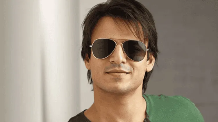 বিবেক ওবেরয় সানগ্লাস পরে হাসিমুখে ছবি তুলেছেন. Channel i News - চ্যানেল আই নিউজ