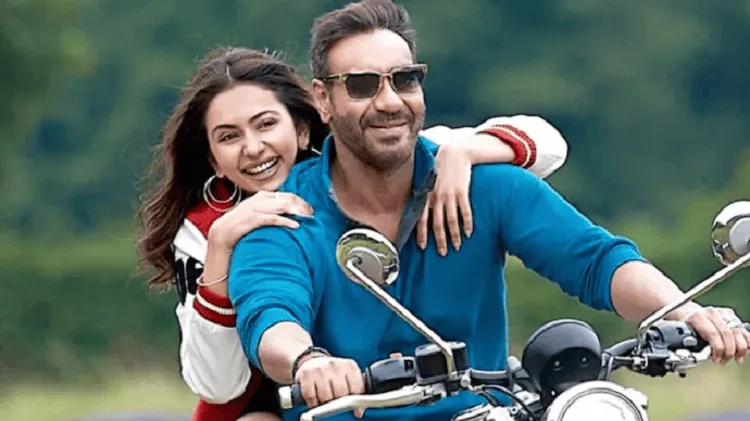 অজয়-রাকুলের ছবি, তারা বাইকে চড়ে হাসিমুখে আনন্দে ভরা. Channel i News - চ্যানেল আই নিউজ