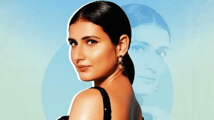 অভিনেত্রী ফাতিমা সানা শেখের ছবি, রঙিন ব্যাকগ্রাউন্ডের সঙ্গে সুন্দরভাবে উপস্থাপিত. Channel i News - চ্যানেল আই নিউজ
