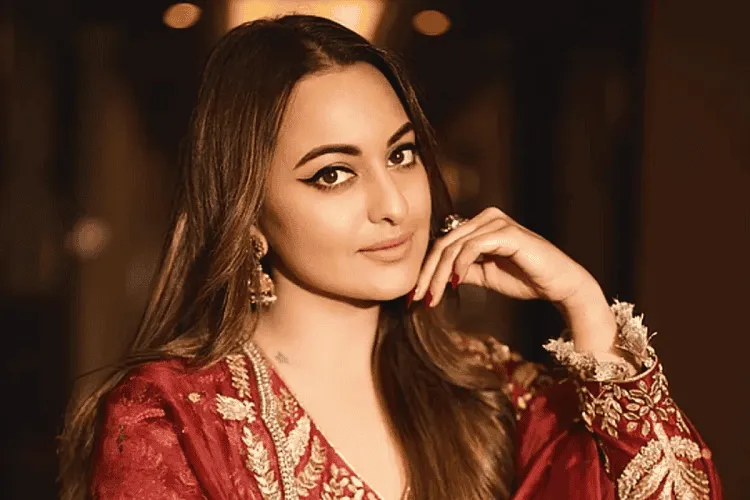 সোনাক্ষী ওজন কমানোর পর কটাক্ষের শিকার, ছবি দেখুন।. Channel i News - চ্যানেল আই নিউজ