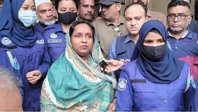 সাবেক মেয়র আইভীর জামিনের জন্য সাংবাদিকদের সঙ্গে কথা বলছেন।. Channel i News - চ্যানেল আই নিউজ