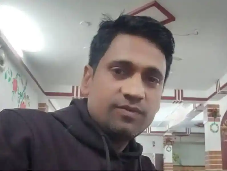 নিরাপদ সড়ক সচেতনতায় যুবকের ছবি, ঠাকুরগাঁওয়ে সড়ক দুর্ঘটনা. Channel i News - চ্যানেল আই নিউজ