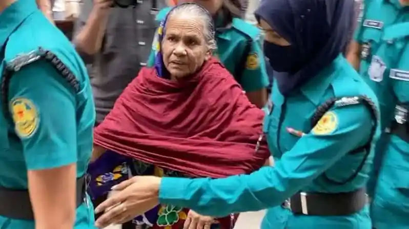 সখিনা বেগমের জামিনের জন্য আদালত চত্বরে উপস্থিতি. Channel i News - চ্যানেল আই নিউজ