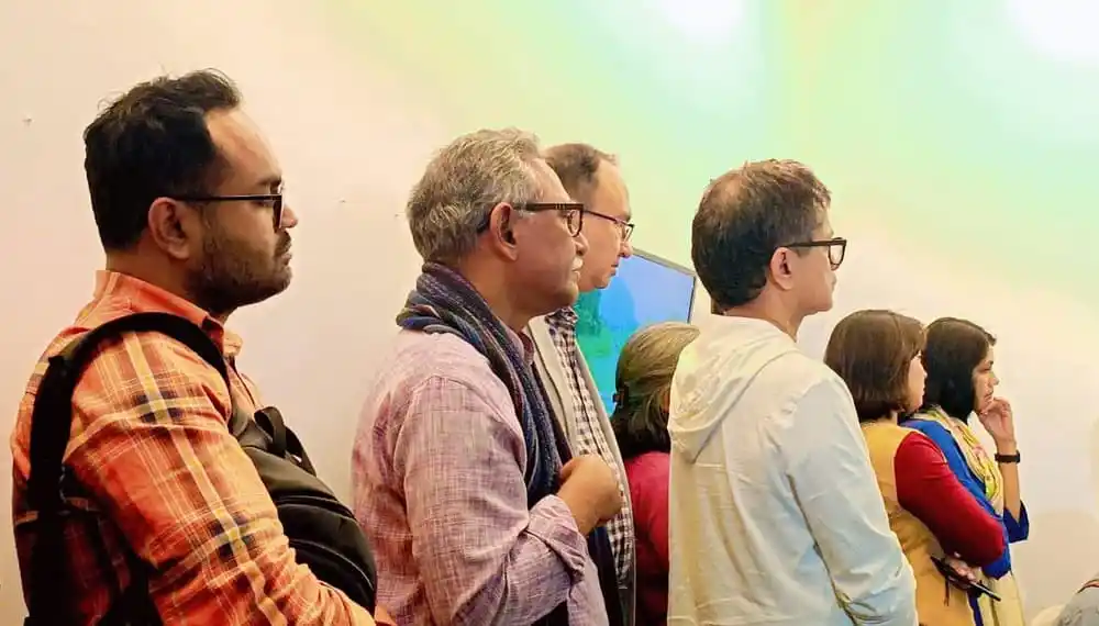 অঞ্জনসহ দর্শকরা ‘মেঘমল্লার’ এর প্রদর্শনী দেখছেন. Channel i News - চ্যানেল আই নিউজ