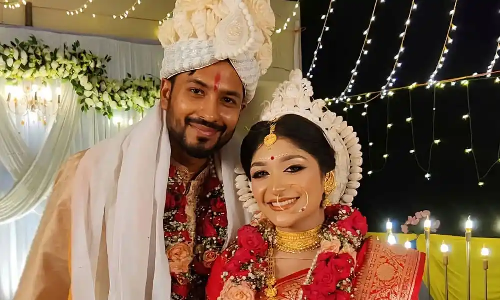 বিবাহের অনুষ্ঠানে নবদম্পতির খুশির মুহূর্তের ছবি. Channel i News - চ্যানেল আই নিউজ