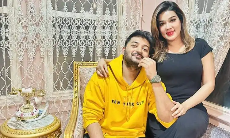 দর্শকদের জন্য জনপ্রিয় জুটি, হাসি ও বন্ধুত্বের মুহূর্ত. Channel i News - চ্যানেল আই নিউজ