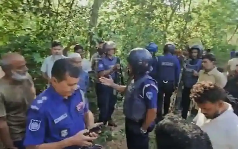 ব্রাহ্মণবাড়িয়ায় জমি বিরোধের সংঘর্ষে পুলিশ ও স্থানীয়রা উপস্থিত. Channel i News - চ্যানেল আই নিউজ