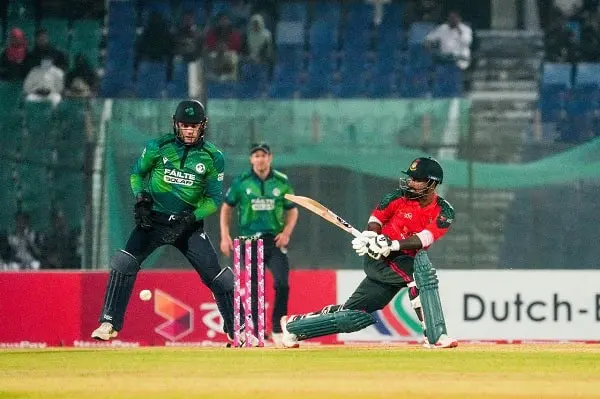 ক্রিকেট খেলায় বাংলাদেশের ব্যাটসম্যান আয়ারল্যান্ডের বোলারকে মোকাবিলা করছে. Channel i News - চ্যানেল আই নিউজ