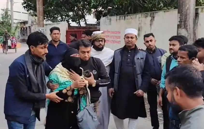 নিখোঁজের ব্যবসায়ীর গলিত মরদেহ উদ্ধার, পুলিশ ও স্থানীয়রা উপস্থিত. Channel i News - চ্যানেল আই নিউজ