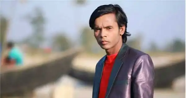 হিরো আলমের ছবি, তিনি একটি কালো জ্যাকেট ও লাল শার্ট পরেছেন. Channel i News - চ্যানেল আই নিউজ