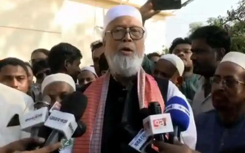 কাদের সিদ্দিকী সাংবাদিকদের সঙ্গে কথা বলছেন, জনসমাগমে উপস্থিত. Channel i News - চ্যানেল আই নিউজ