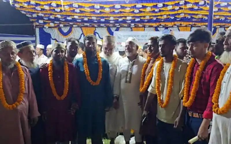 বিএনপি ও গণঅধিকার পরিষদের নেতাকর্মীরা যোগদান অনুষ্ঠানে অংশগ্রহণ করছে. Channel i News - চ্যানেল আই নিউজ