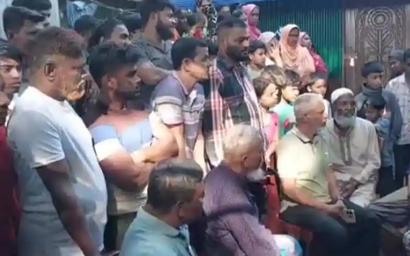নড়াইলে জমি নিয়ে সংঘর্ষে আহত ৪, ব্যাপক জনসমাগম. Channel i News - চ্যানেল আই নিউজ