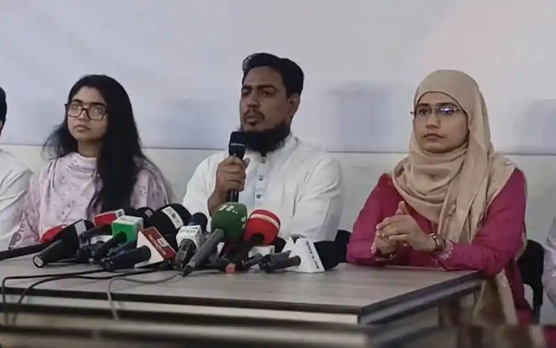 নেতারা সংবাদ সম্মেলনে বক্তব্য দিচ্ছেন, microphones ও সাংবাদিকরা উপস্থিত. Channel i News - চ্যানেল আই নিউজ