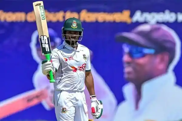 বাংলাদেশ ক্রিকেটার ব্যাটসম্যান মাঠে উল্লাস করছে. Channel i News - চ্যানেল আই নিউজ