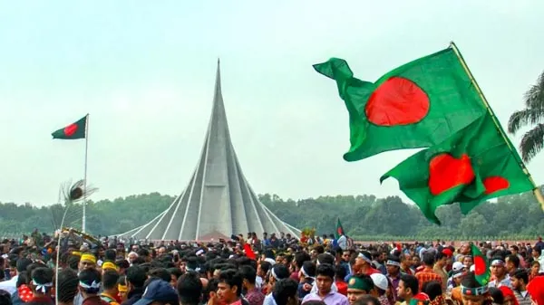 বিজয় দিবসের অনুষ্ঠানে মানুষের ঢল ও বাংলাদেশের পতাকা. Channel i News - চ্যানেল আই নিউজ