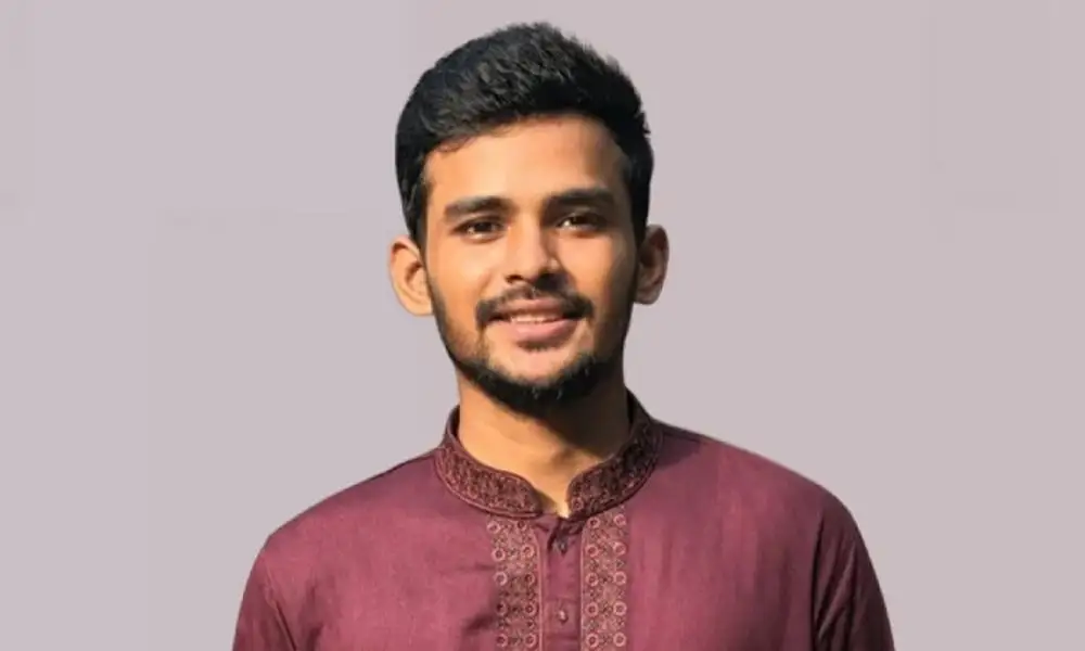 উপদেষ্টা আসিফ মাহমুদ জরুরি সংবাদ সম্মেলনে অংশগ্রহণ করছেন. Channel i News - চ্যানেল আই নিউজ