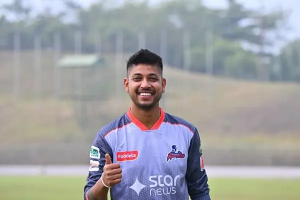 বাংলাদেশ ক্রিকেটার শুভাগত হোম মাঠে হাসিমুখে শুভেচ্ছা জানাচ্ছেন. Channel i News - চ্যানেল আই নিউজ
