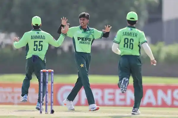 পাকিস্তান ক্রিকেটাররা মাঠে জয় উদযাপন করছে, বাংলাদেশি ক্রিকেটাররা হতাশ. Channel i News - চ্যানেল আই নিউজ