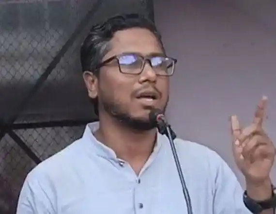 আজাদ খান ভাসানী বক্তৃতা দিচ্ছেন, চ্যানেল আই অনলাইন. Channel i News - চ্যানেল আই নিউজ