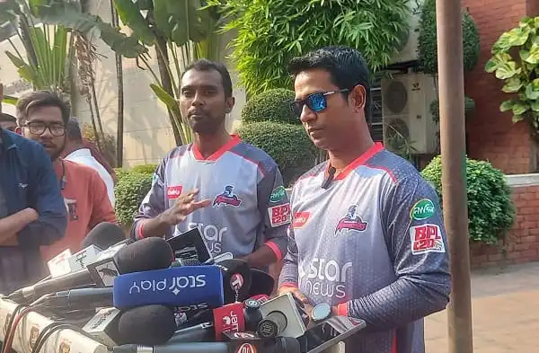 রাজশাহী ক্রিকেটাররা সংবাদ সম্মেলনে অংশগ্রহণ করছেন. Channel i News - চ্যানেল আই নিউজ