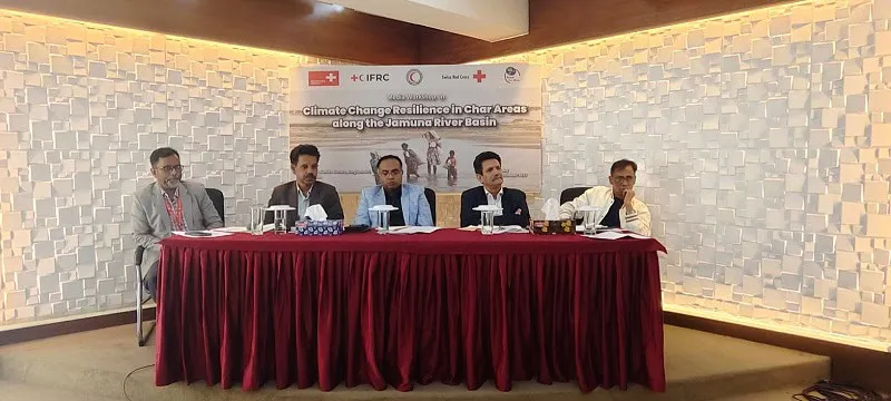 বিশেষজ্ঞদের আলোচনা সভা চলাকালে, জলবায়ু পরিবর্তন ও উন্নয়ন বিষয়ক আলোচনা।. Channel i News - চ্যানেল আই নিউজ