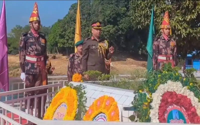 বীরশ্রেষ্ঠ মুন্সী আব্দুর রউফ'র সমাধিতে শ্রদ্ধা নিবেদন করছে বিজিবি মহাপরিচালক. Channel i News - চ্যানেল আই নিউজ