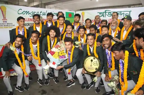 বাংলাদেশ হকি দল চ্যালেঞ্জার ট্রফি জেতার পর দেশে ফিরেছে. Channel i News - চ্যানেল আই নিউজ