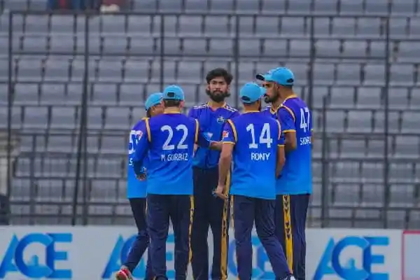 চট্টগ্রাম ক্রিকেট দলের খেলোয়াড়রা রংপুরের বিরুদ্ধে প্রস্তুতি নিচ্ছেন।. Channel i News - চ্যানেল আই নিউজ