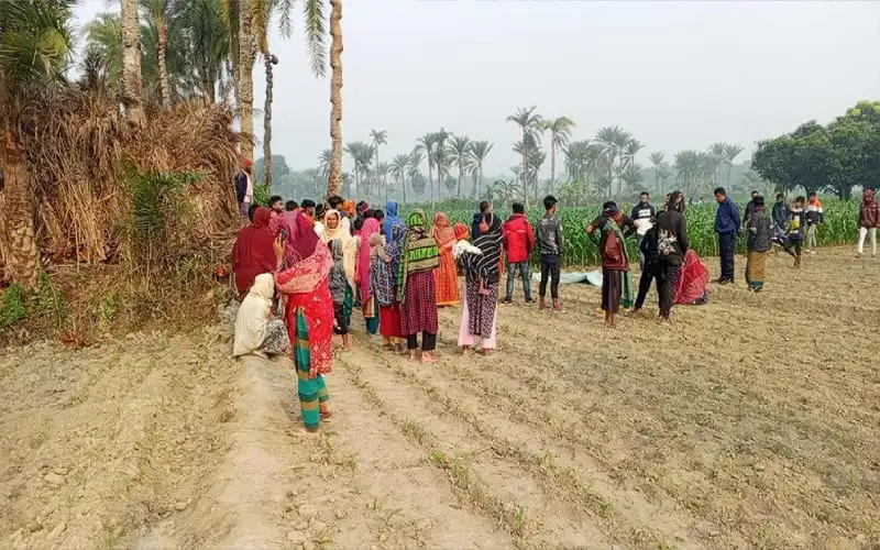 চুয়াডাঙ্গায় যুবক হত্যার ঘটনায় ভিড়, পেয়ারার ডাল ভাঙ্গা নিয়ে বিরোধ. Channel i News - চ্যানেল আই নিউজ