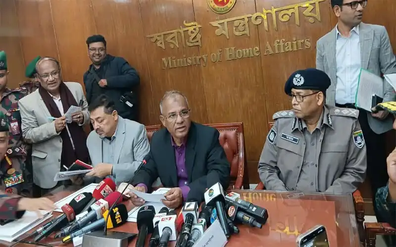 স্বরাষ্ট্রমন্ত্রী ও পুলিশের কর্মকর্তাদের সঙ্গে সাংবাদিকদের বৈঠক. Channel i News - চ্যানেল আই নিউজ