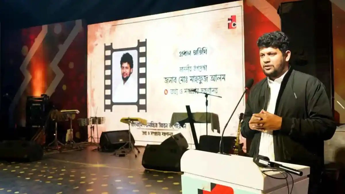 বাংলাদেশের এফডিসিতে গবেষণার জন্য প্রস্তুত একজন বক্তা. Channel i News - চ্যানেল আই নিউজ