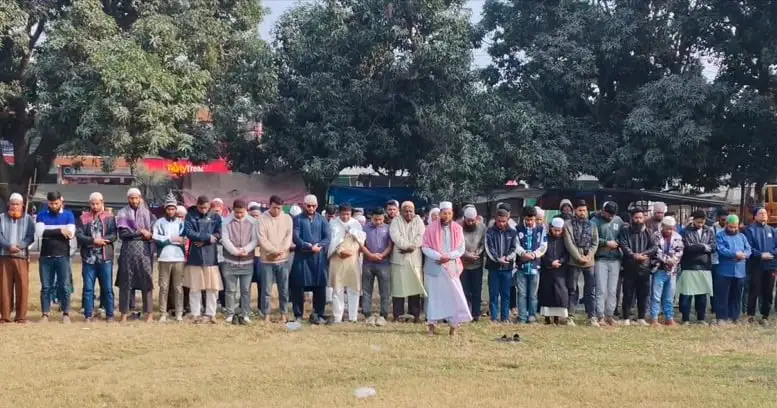 জনতা ওসমান হাদির গায়েবানা জানাজায় অংশগ্রহণ করছে. Channel i News - চ্যানেল আই নিউজ