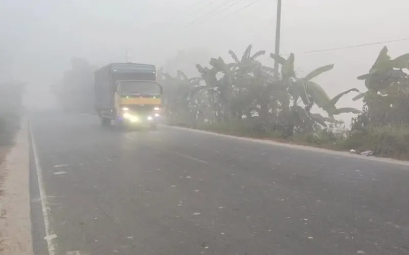 ধোঁয়ায় ঢাকা কিশোরগঞ্জের নিকলীতে তাপমাত্রা কমে গেছে. Channel i News - চ্যানেল আই নিউজ
