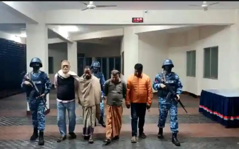 নোয়াখালীতে অপারেশন ডেভিলহান্টে আটক ১১ ব্যক্তির escort. Channel i News - চ্যানেল আই নিউজ