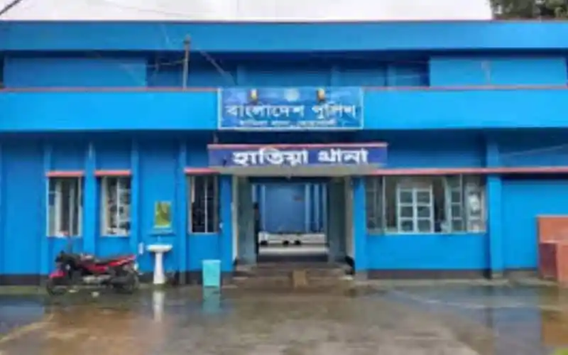 হাতিয়ায় হাট বাজারের সামনে জলাবদ্ধতা ও যানজট. Channel i News - চ্যানেল আই নিউজ