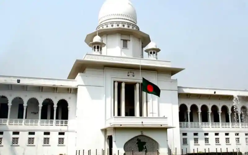 বাংলাদেশের সুপ্রিম কোর্টের ঐতিহ্যবাহী ভবন, নিরাপত্তাজনিত কারণে প্রবেশাধিকার নিয়ন্ত্রিত. Channel i News - চ্যানেল আই নিউজ
