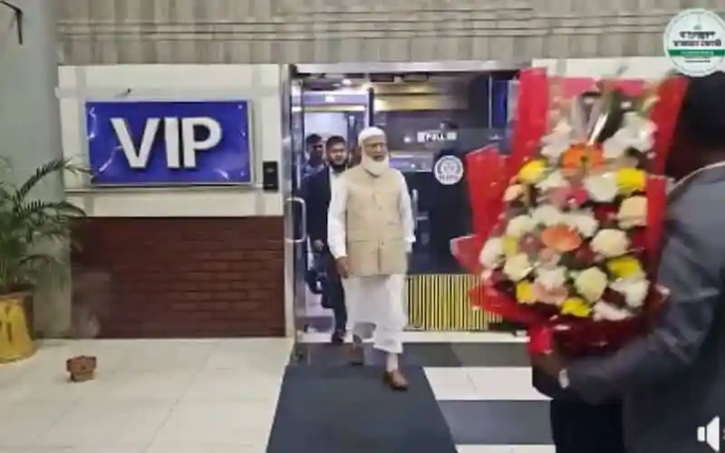 ওসমান হাদির মরদেহ দেখতে এয়ারপোর্টে আসছেন জামায়াতের আমির. Channel i News - চ্যানেল আই নিউজ