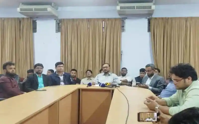 বাংলাদেশের একজন মন্ত্রী ও কর্মকর্তাদের সঙ্গে বৈঠক করছেন।. Channel i News - চ্যানেল আই নিউজ