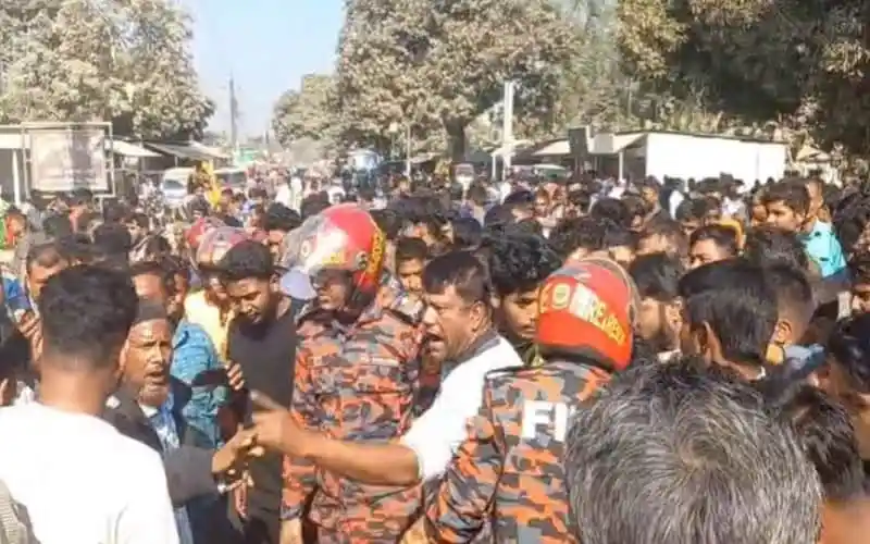 পঞ্চগড়ে ট্রাকচাপায় মোটরসাইকেল আরোহীর স্ত্রী নিহত, আহত স্বামী. Channel i News - চ্যানেল আই নিউজ