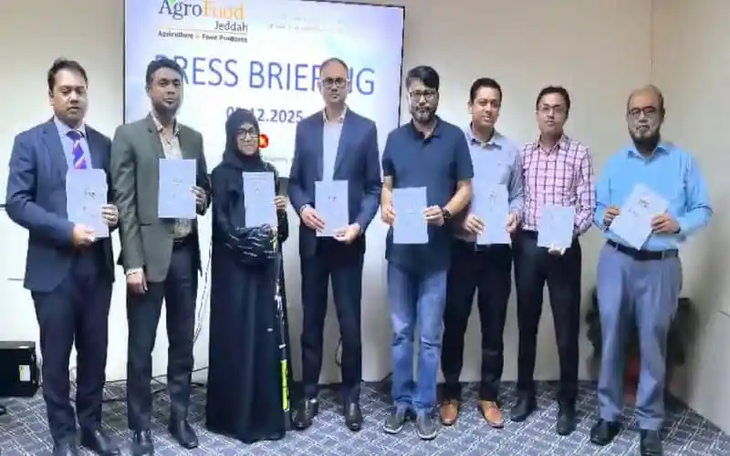 বাংলাদেশের প্রতিনিধিরা জেদ্দায় কৃষি ও খাদ্য পণ্য এক্সপোতে অংশগ্রহণের জন্য প্রমাণপত্র গ্রহণ করছেন।. Channel i News - চ্যানেল আই নিউজ